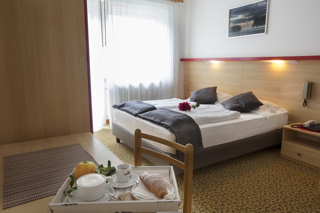 Park Hotel Eden Torbole Sul Garda Exteriér fotografie